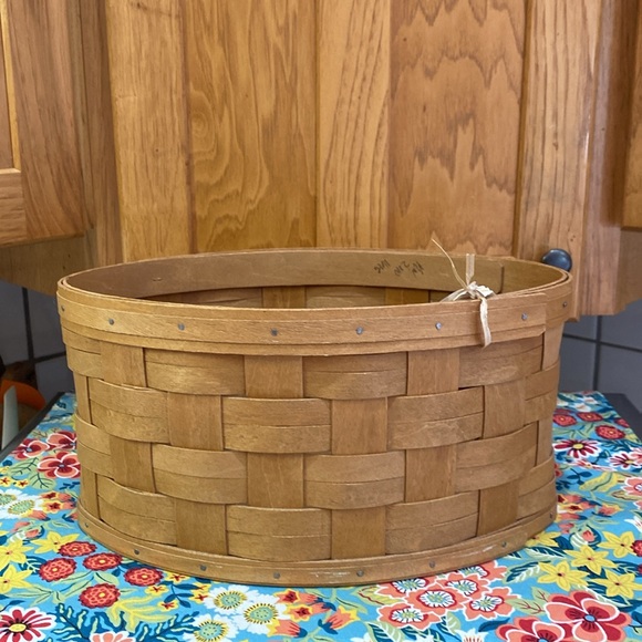 Longaberger 2010 Medium Metropolitan Item #1185239 Oval Basket. NO PROTECTOR. - Picture 5 of 8